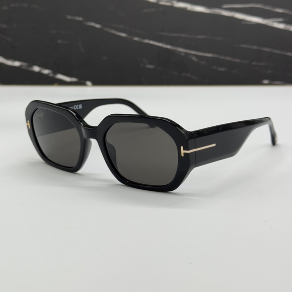 NEW TOM FORD TF917 01A WOMEN SQUARE SUNGLASSES TOM FORD VERONIQUE-02 FT0917/S - Picture 3 of 10